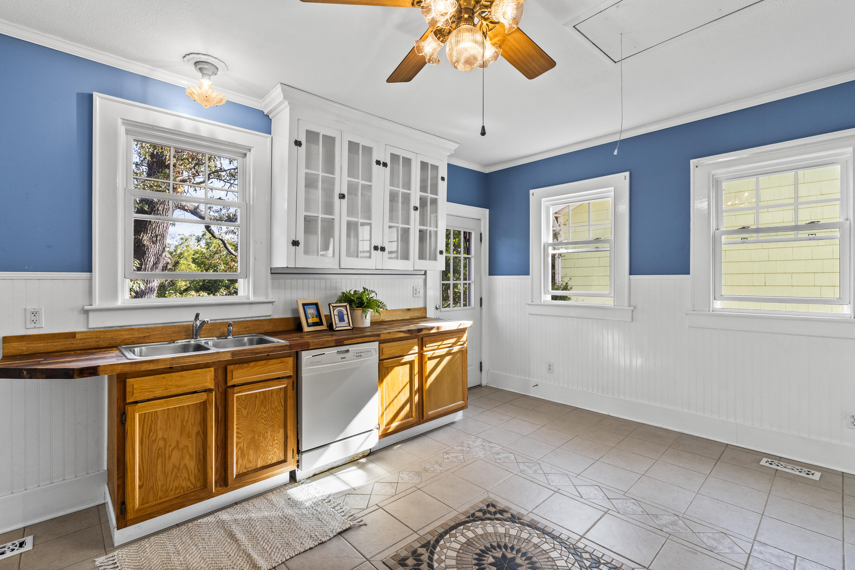 1223 Worthington Street