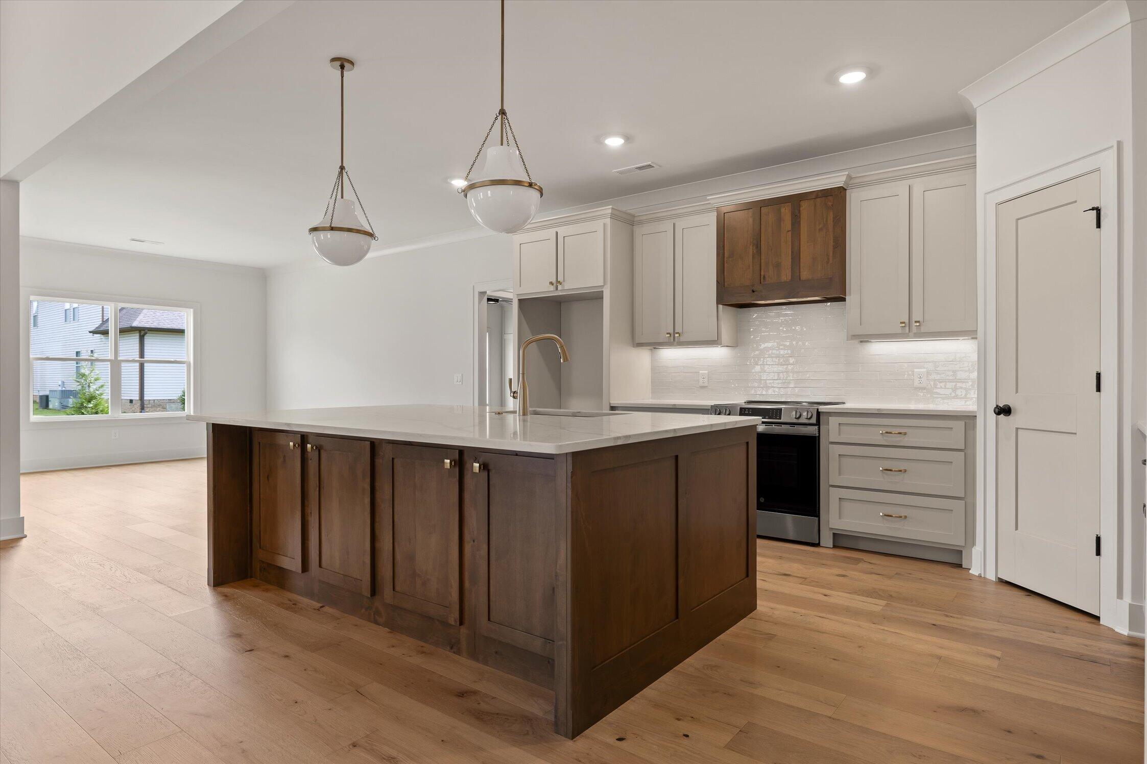7843 Vervena Drive, 6