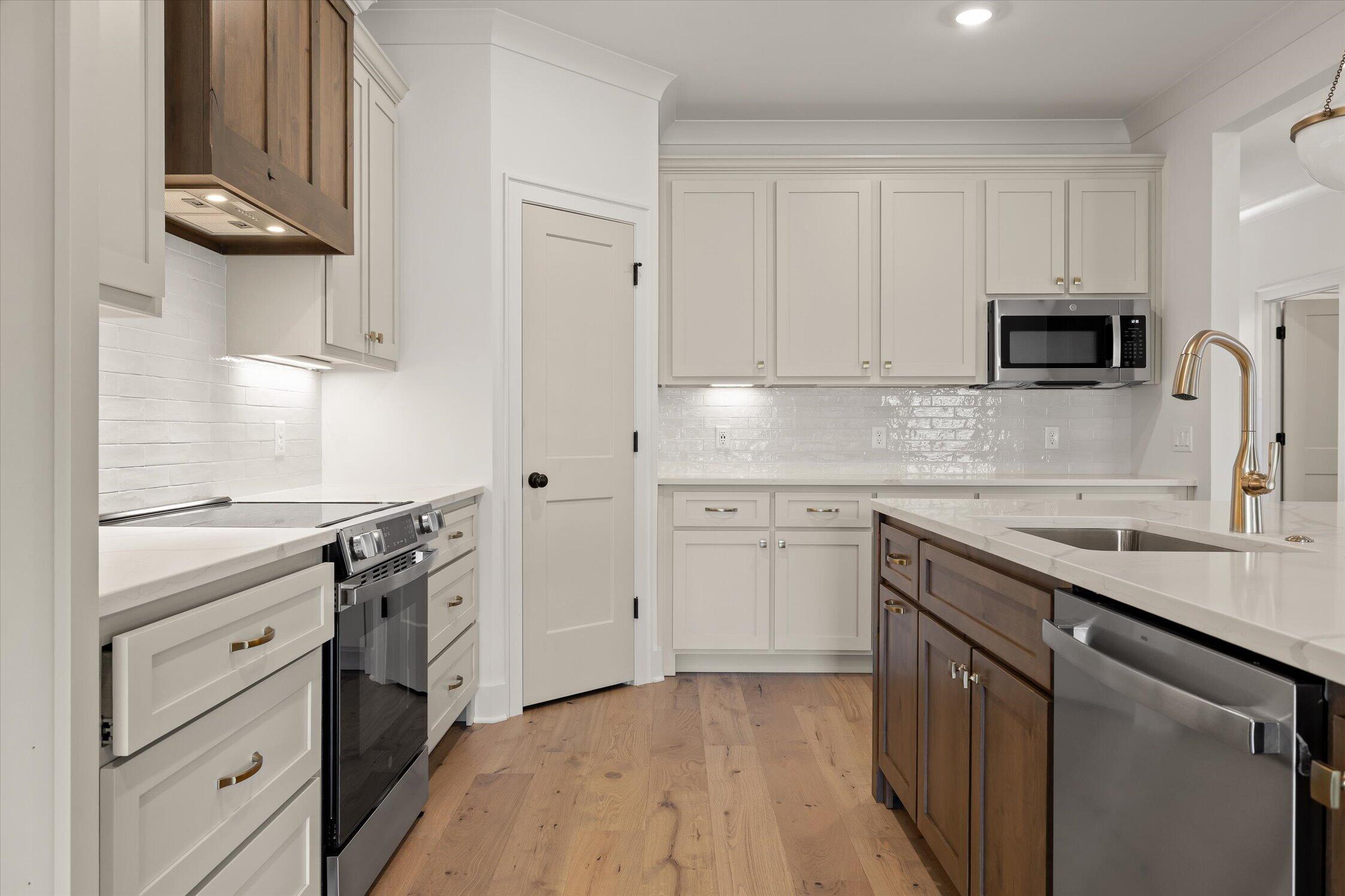 7843 Vervena Drive, 6