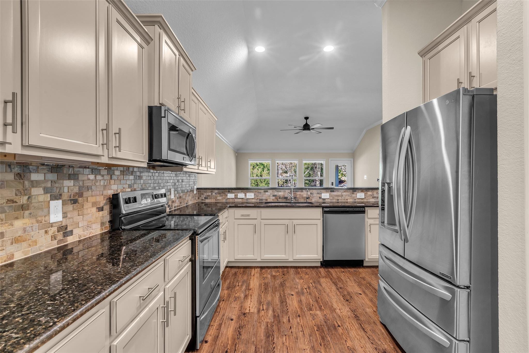 9023 S Comanche Circle