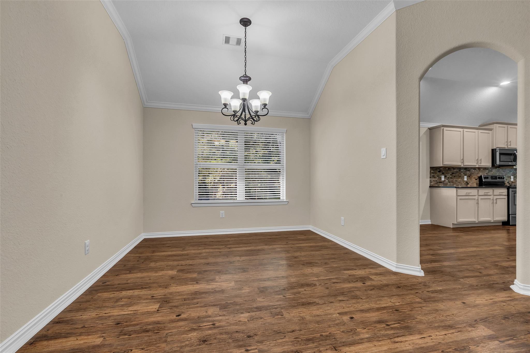 9023 S Comanche Circle