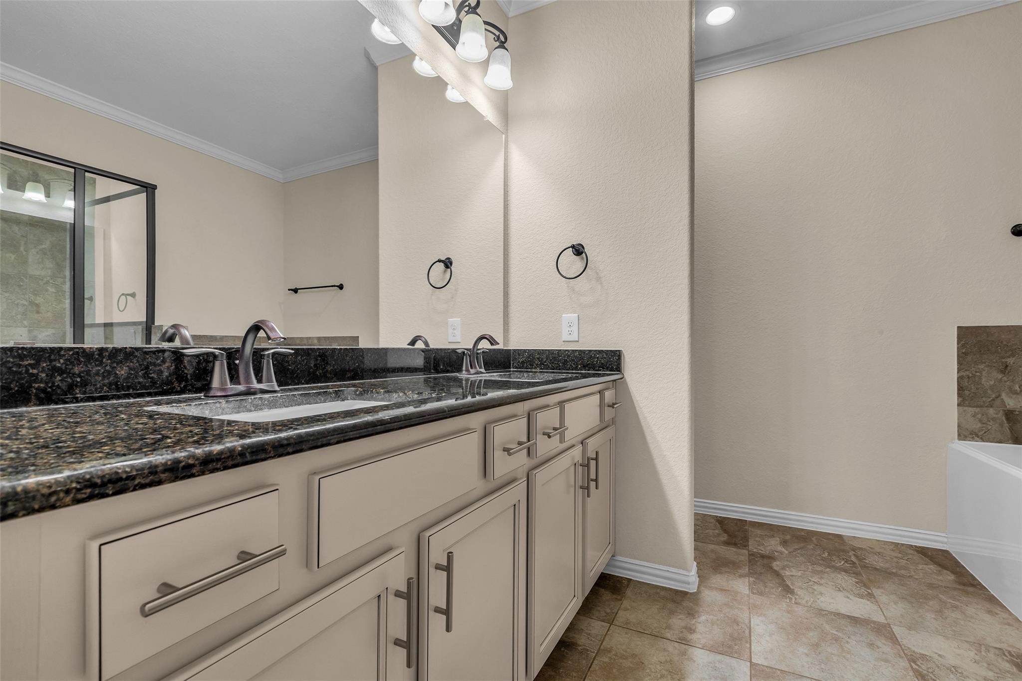 9023 S Comanche Circle