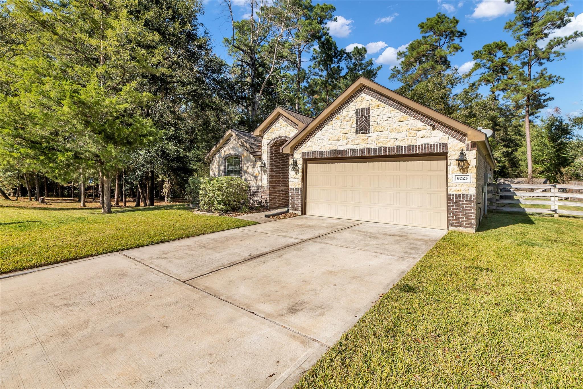 9023 S Comanche Circle