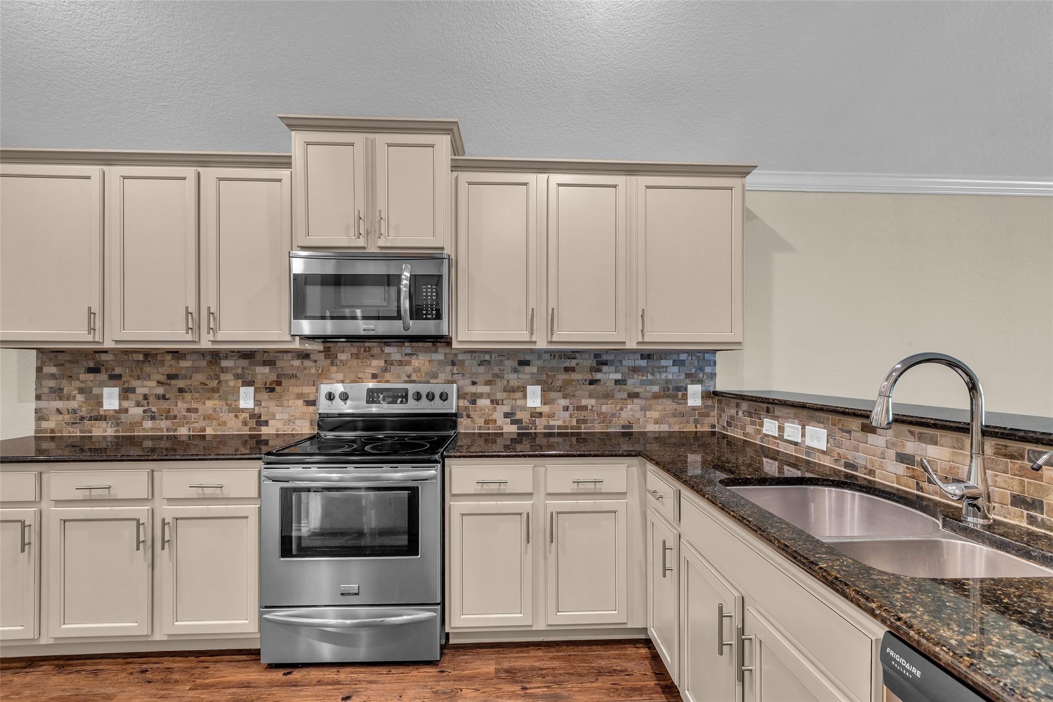 9023 S Comanche Circle