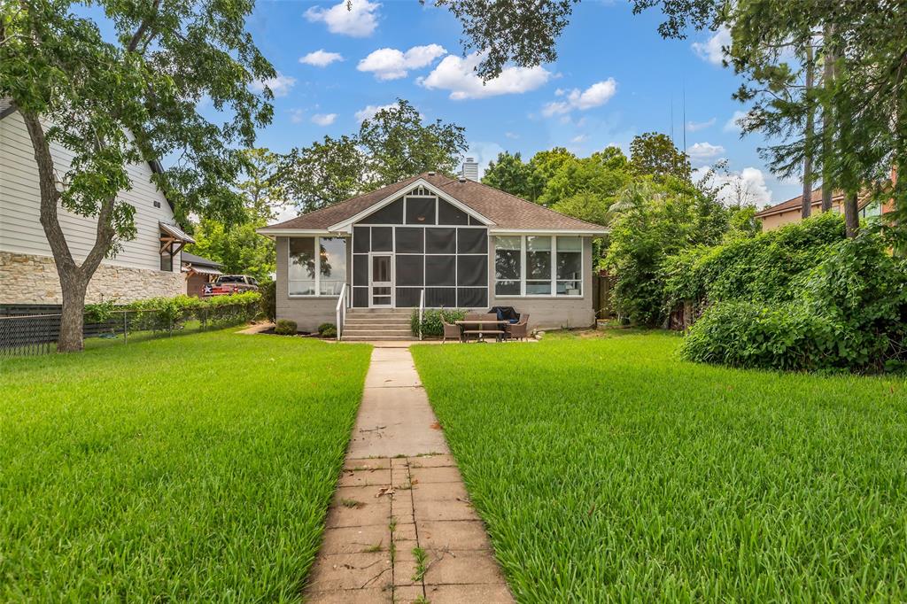 923 Paradise Lane