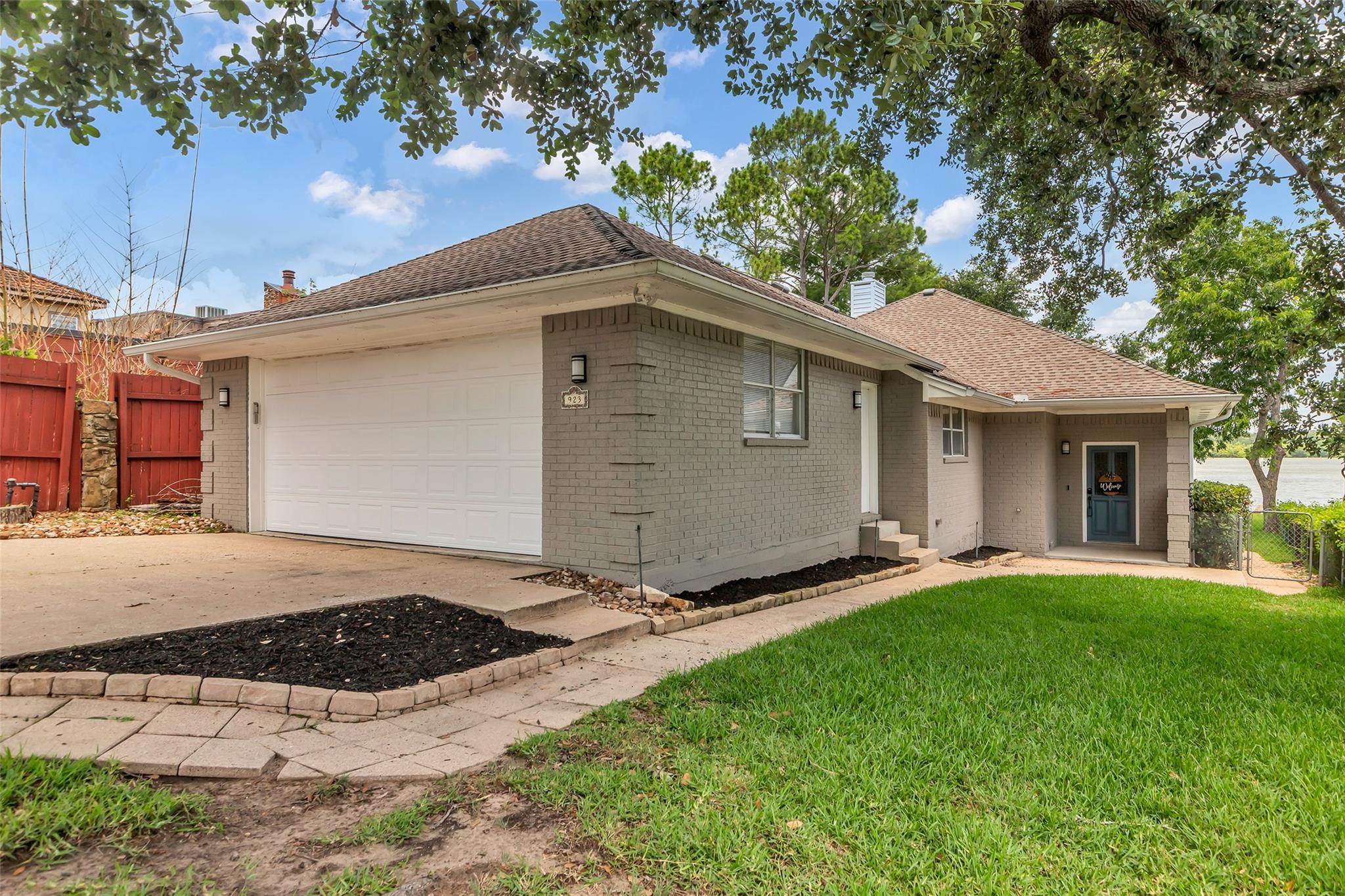 923 Paradise Lane