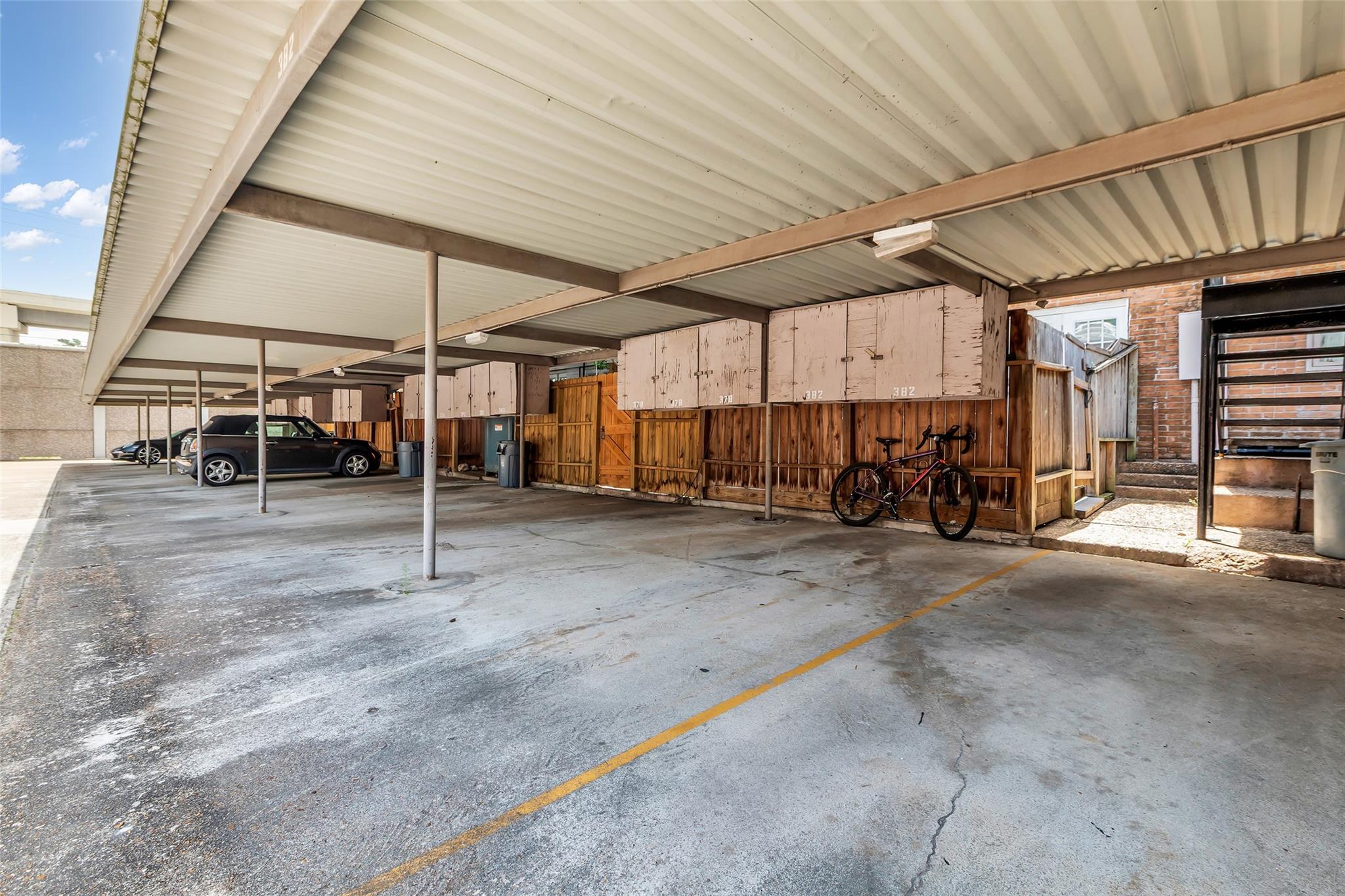 386 N Post Oak Lane