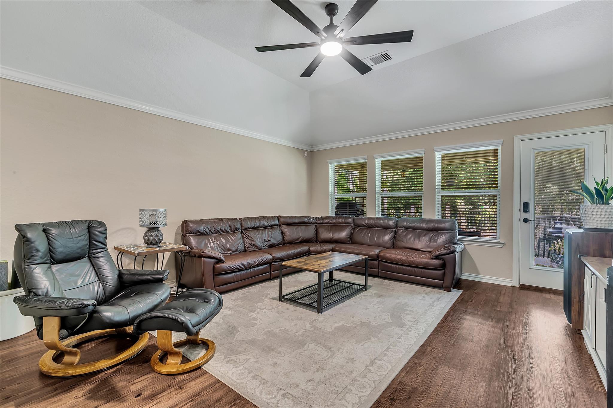 9023 S Comanche Circle