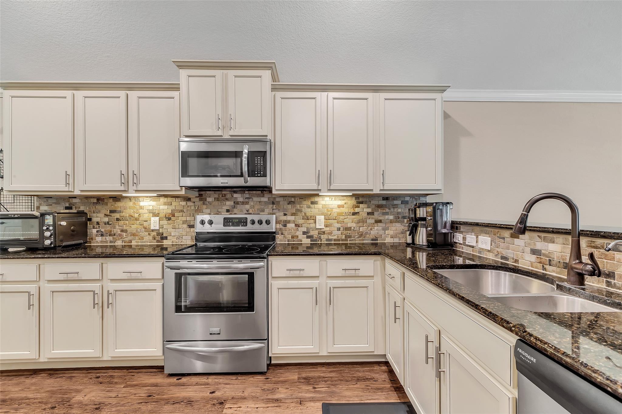 9023 S Comanche Circle