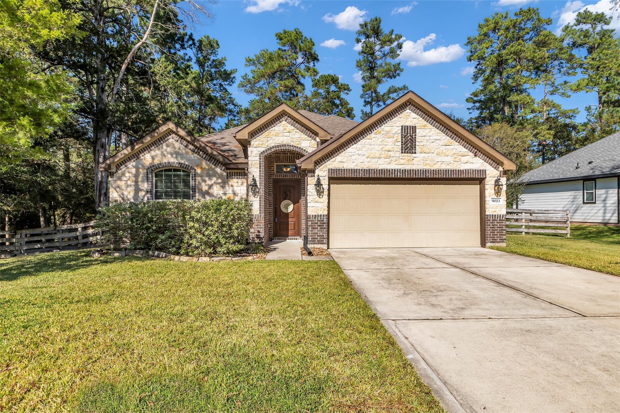 9023 S Comanche Circle