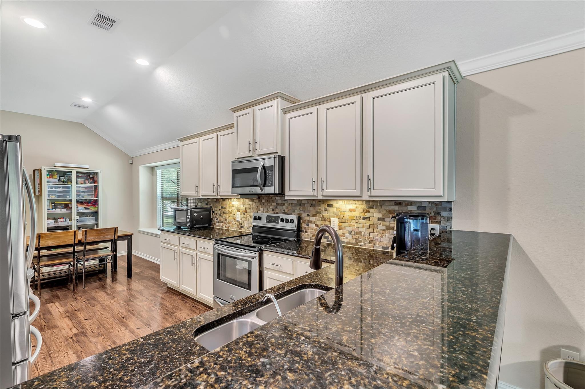 9023 S Comanche Circle