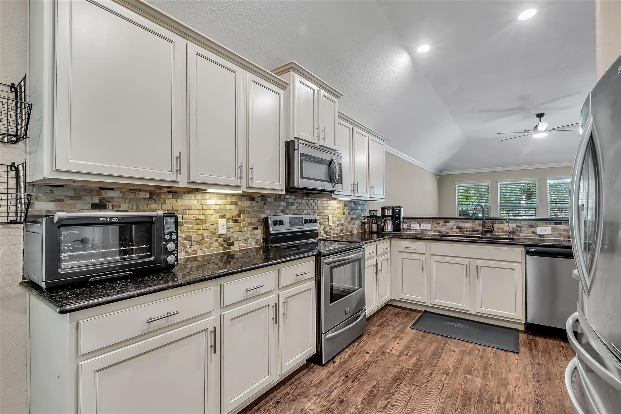 9023 S Comanche Circle