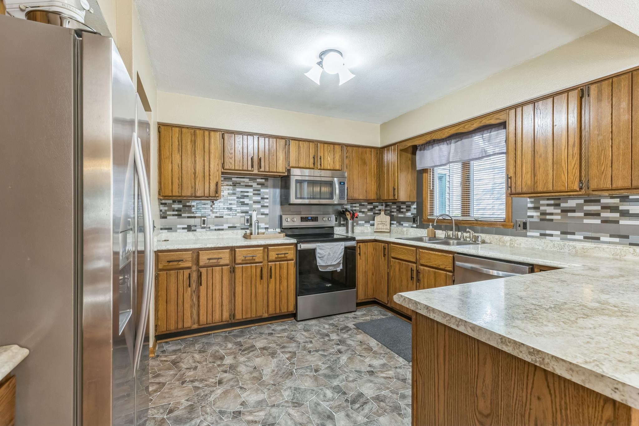 734 Lyndhurst Drive