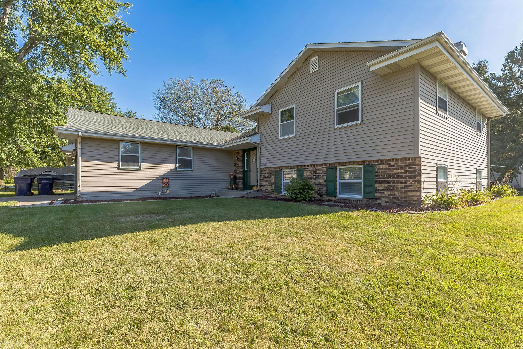 734 Lyndhurst Drive