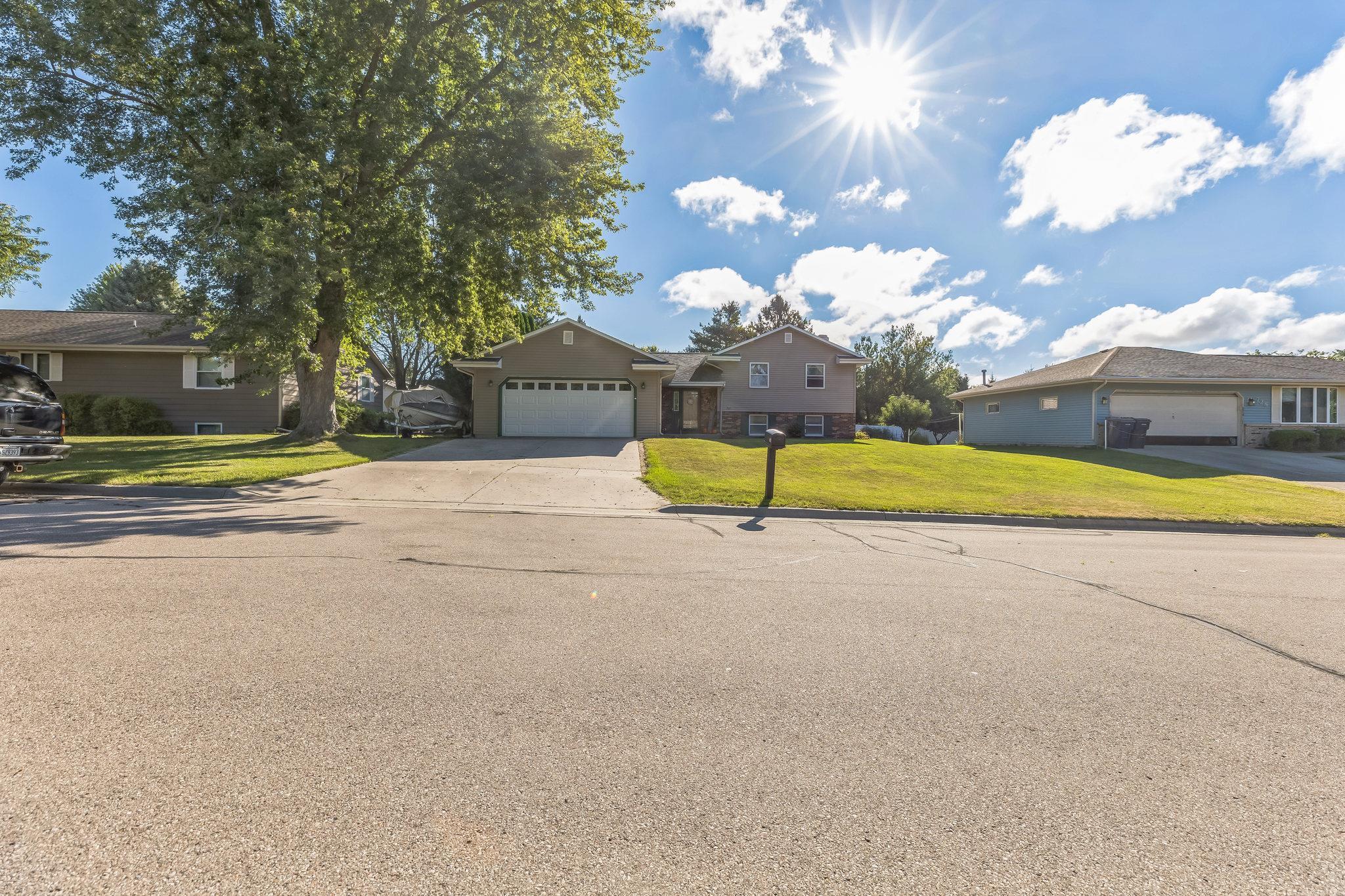 734 Lyndhurst Drive