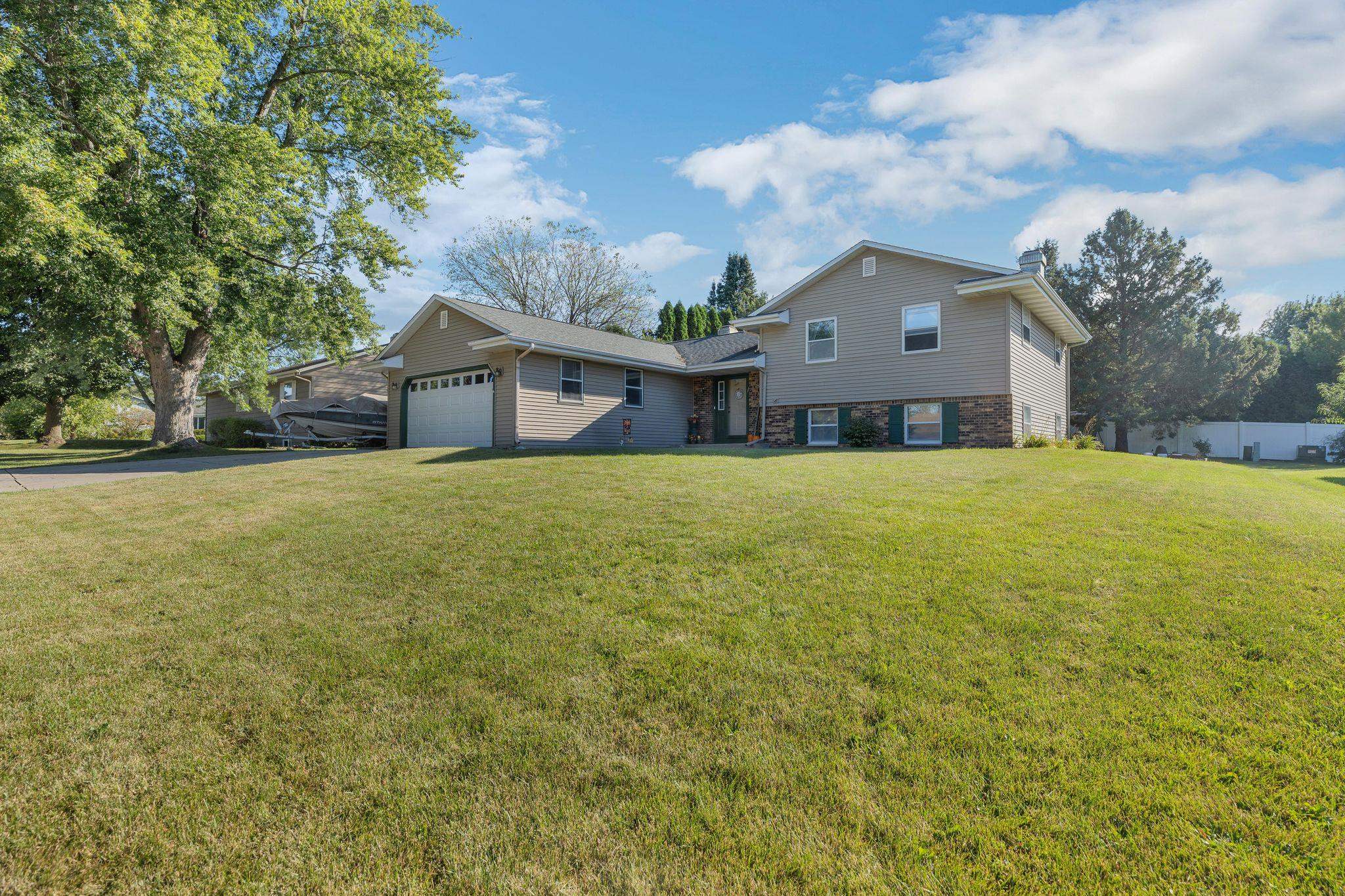 734 Lyndhurst Drive