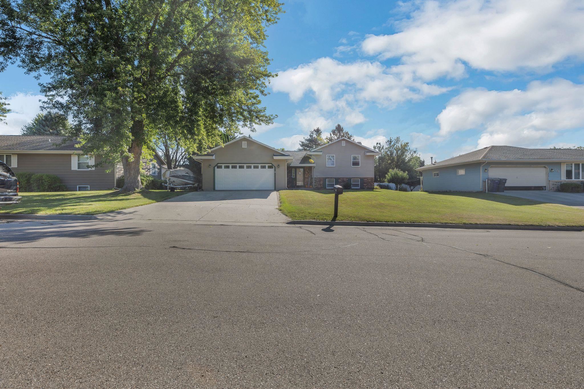 734 Lyndhurst Drive