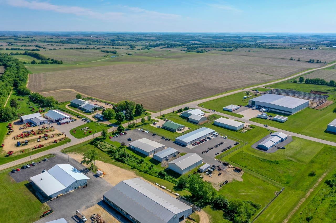 100 +/- Acres County Road DR
