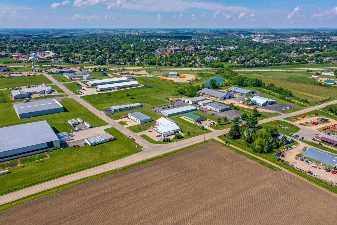 200 +/- Acres County Road DR