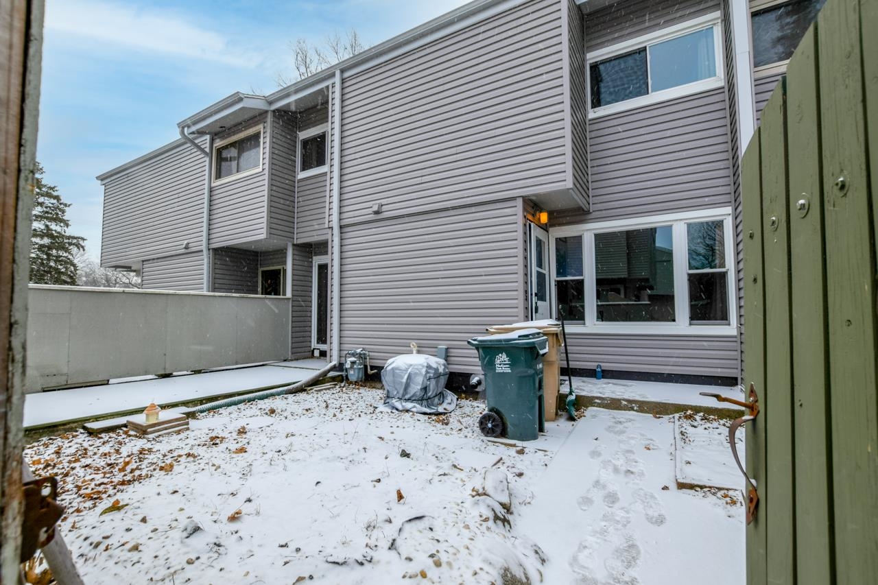 324 East Bluff