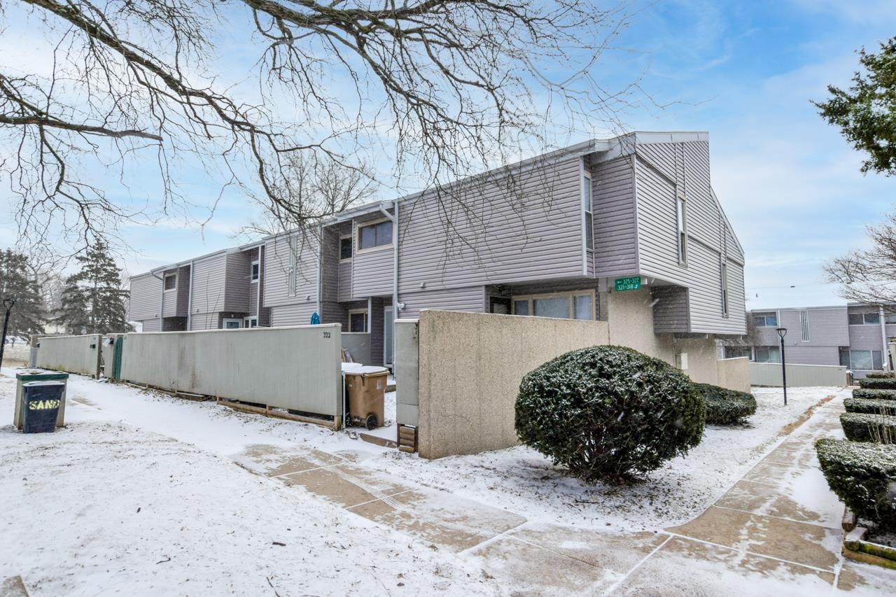 324 East Bluff