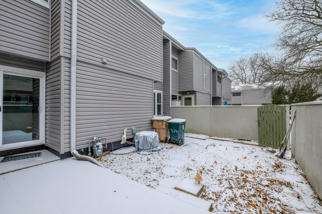 324 East Bluff