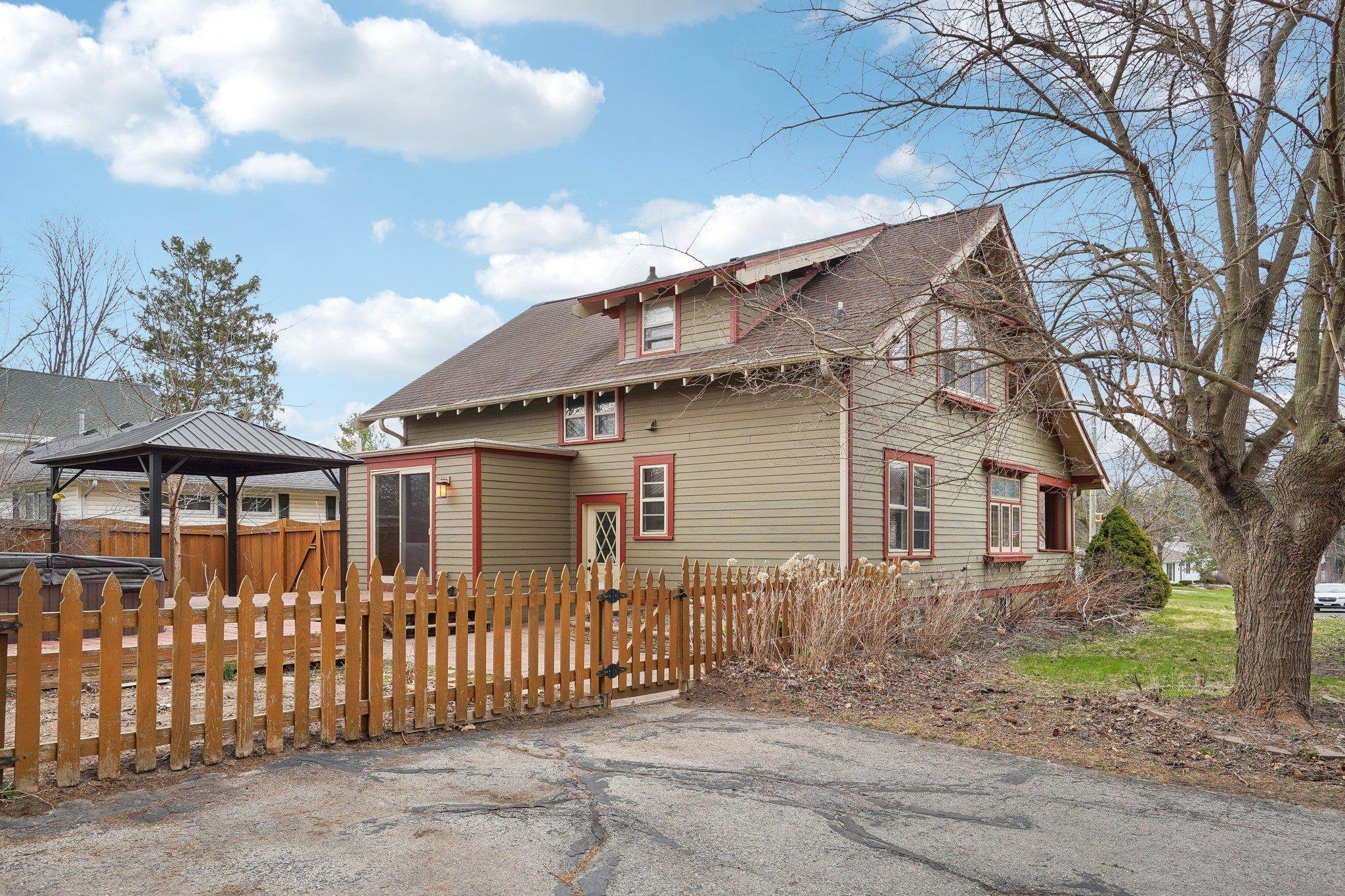 524 S Van Buren Street