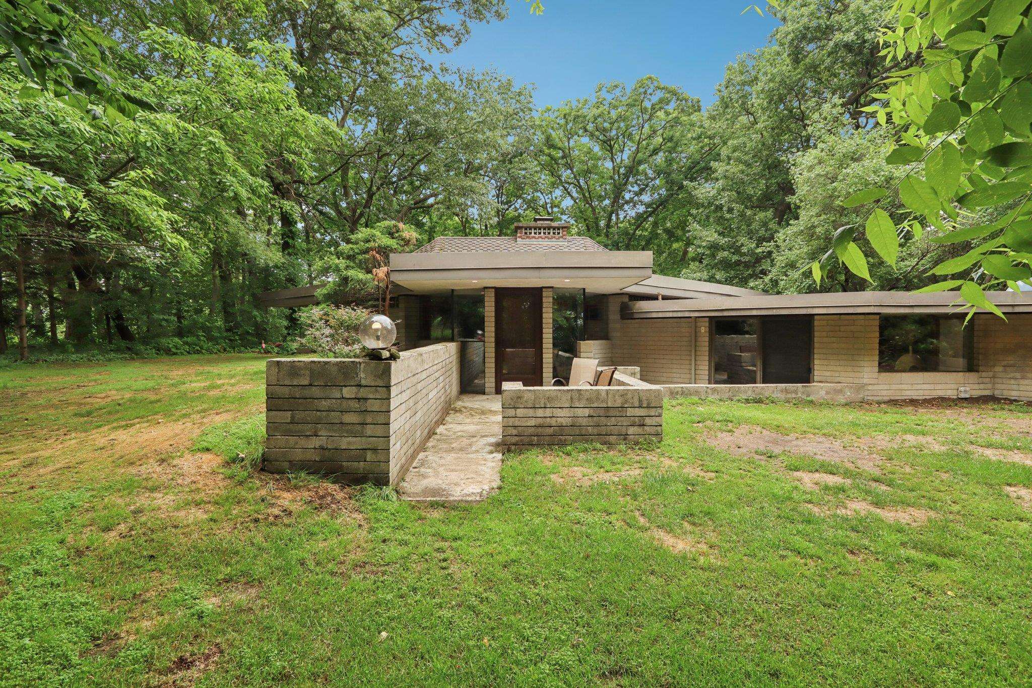 2846 N River Bluff Drive