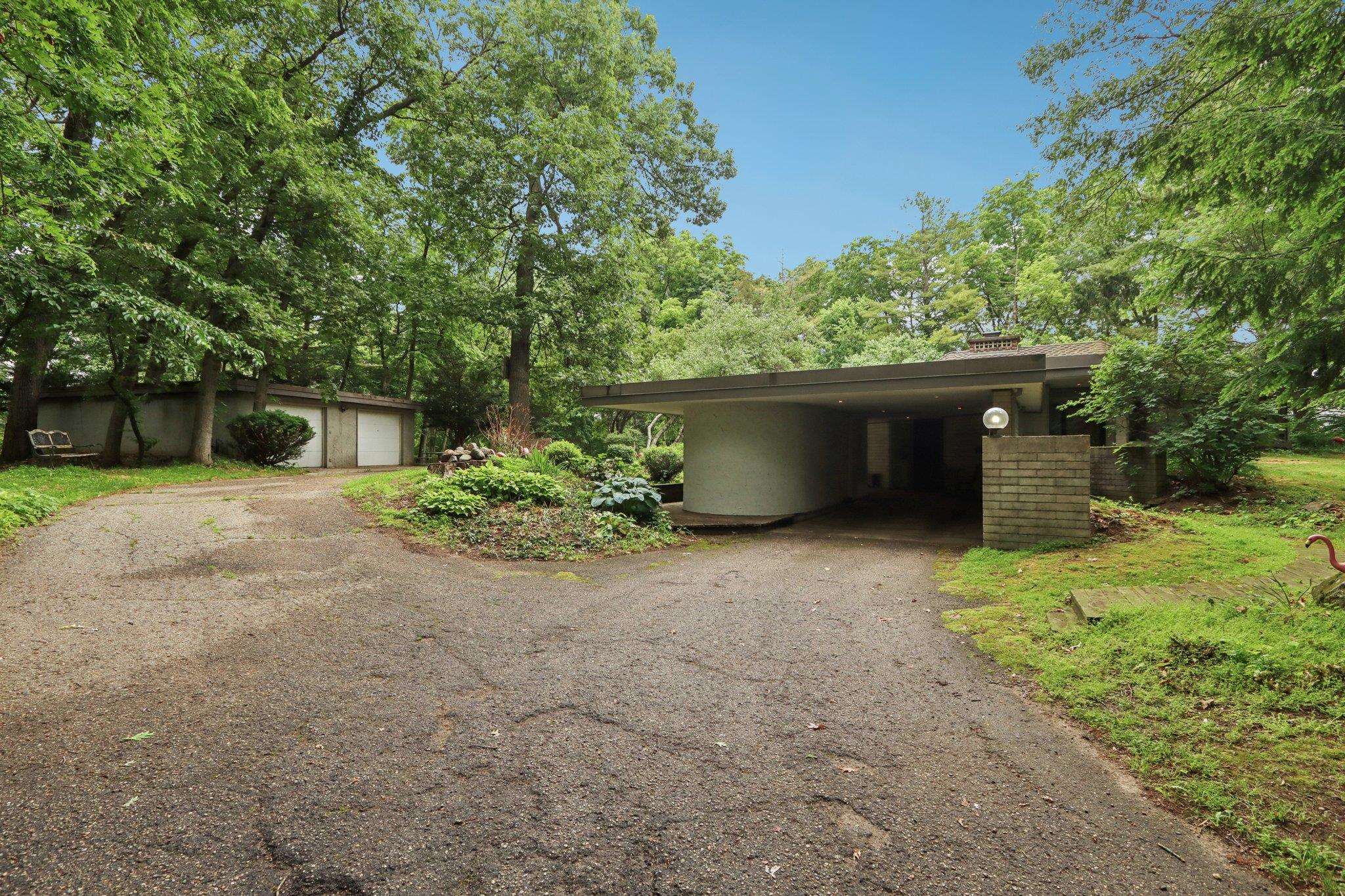 2846 N River Bluff Drive