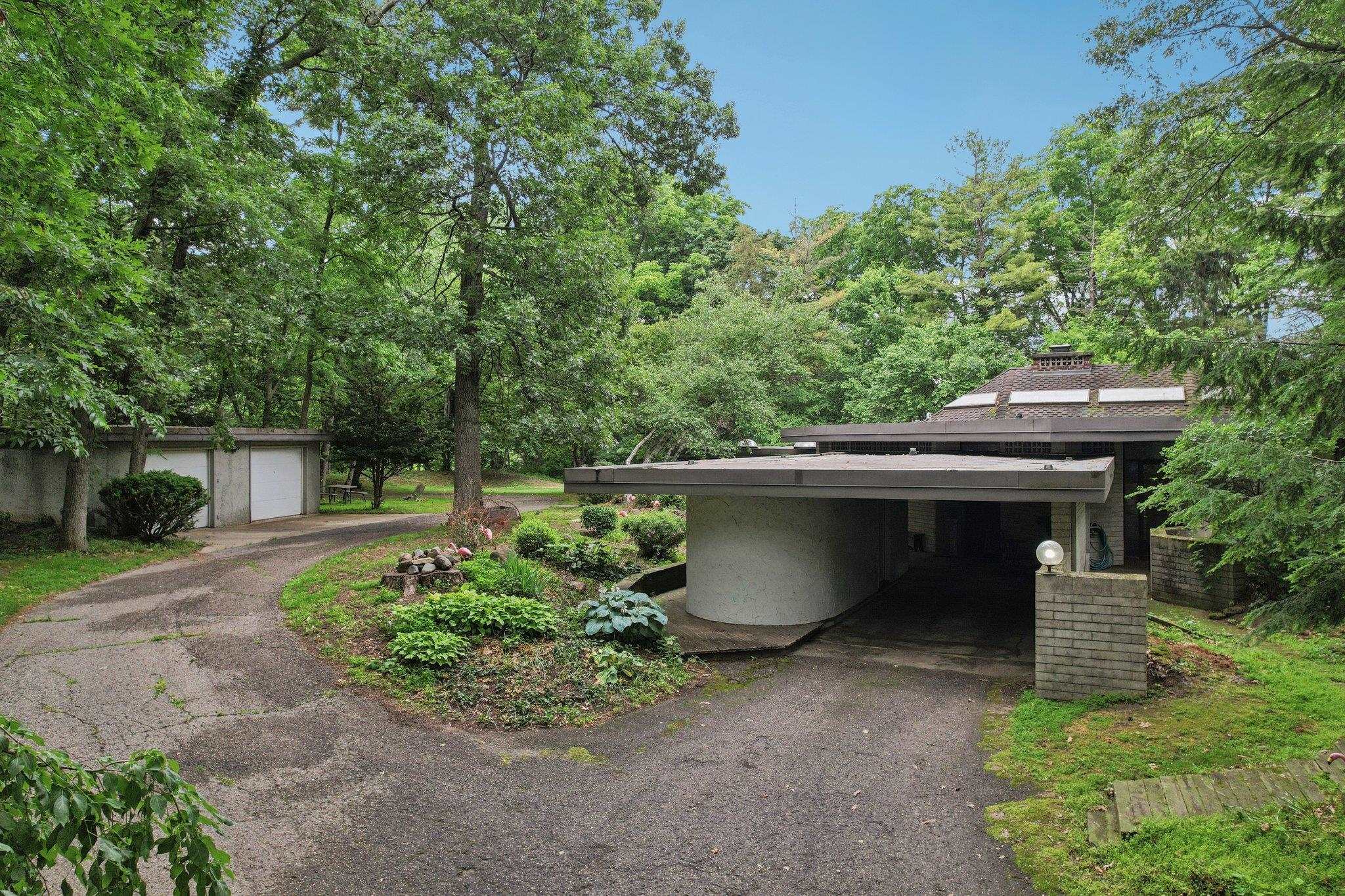 2846 N River Bluff Drive