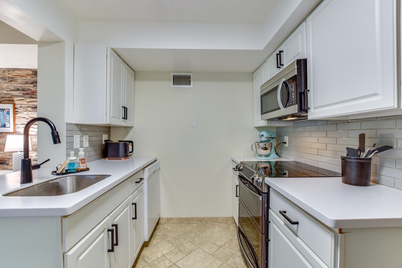 2807 Century Harbor Road 1