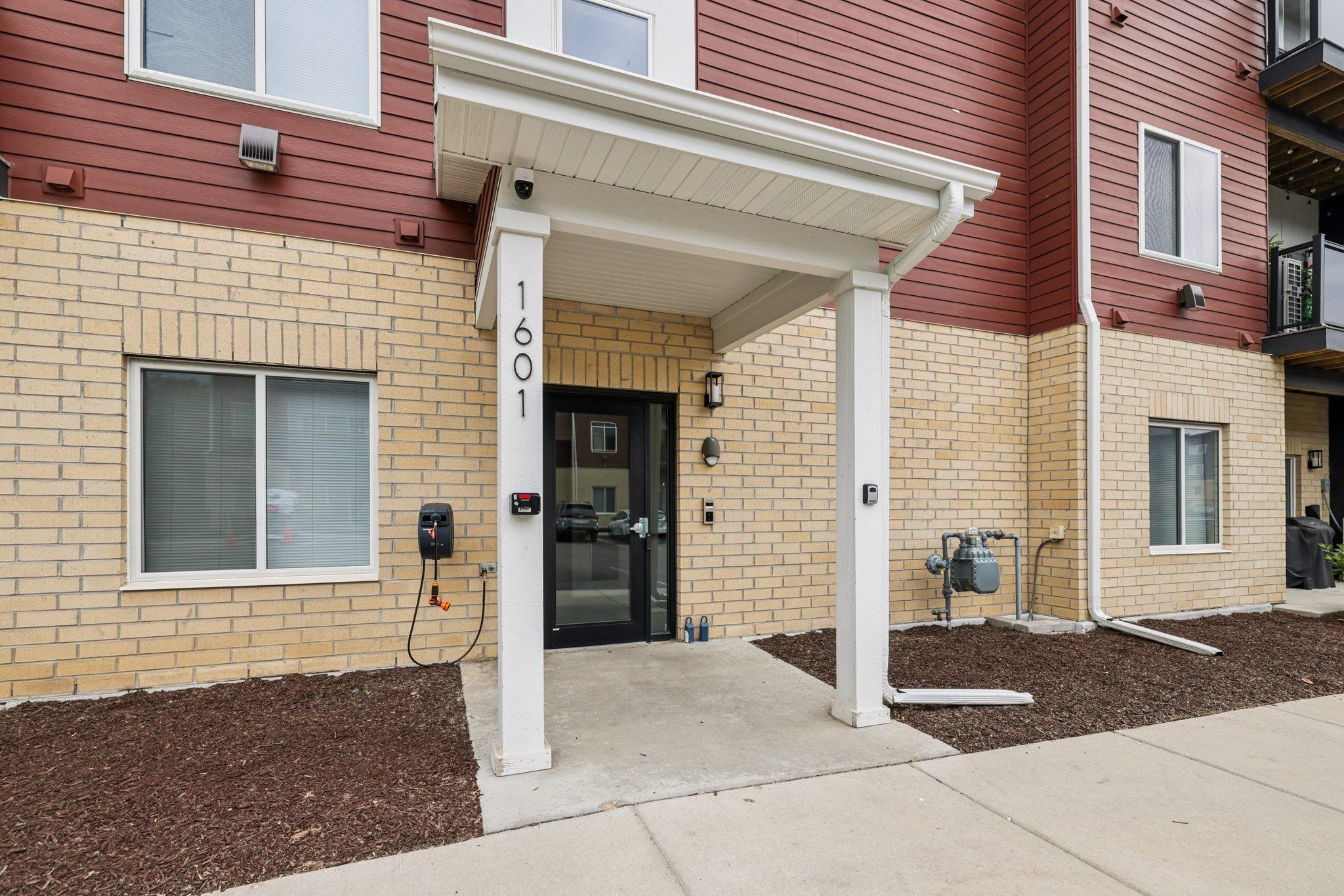 1601 N Windsor Avenue 106