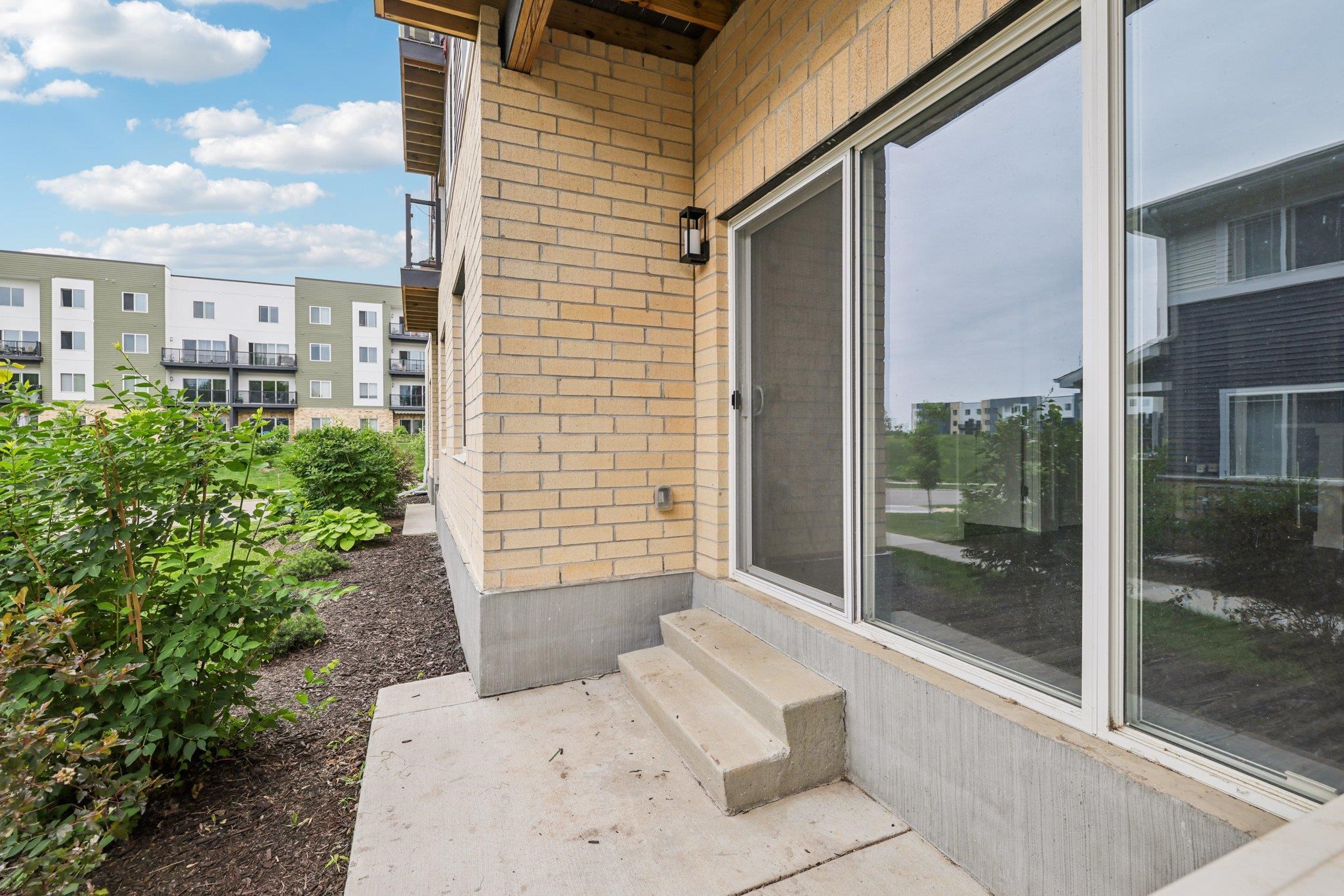 1601 N Windsor Avenue 106