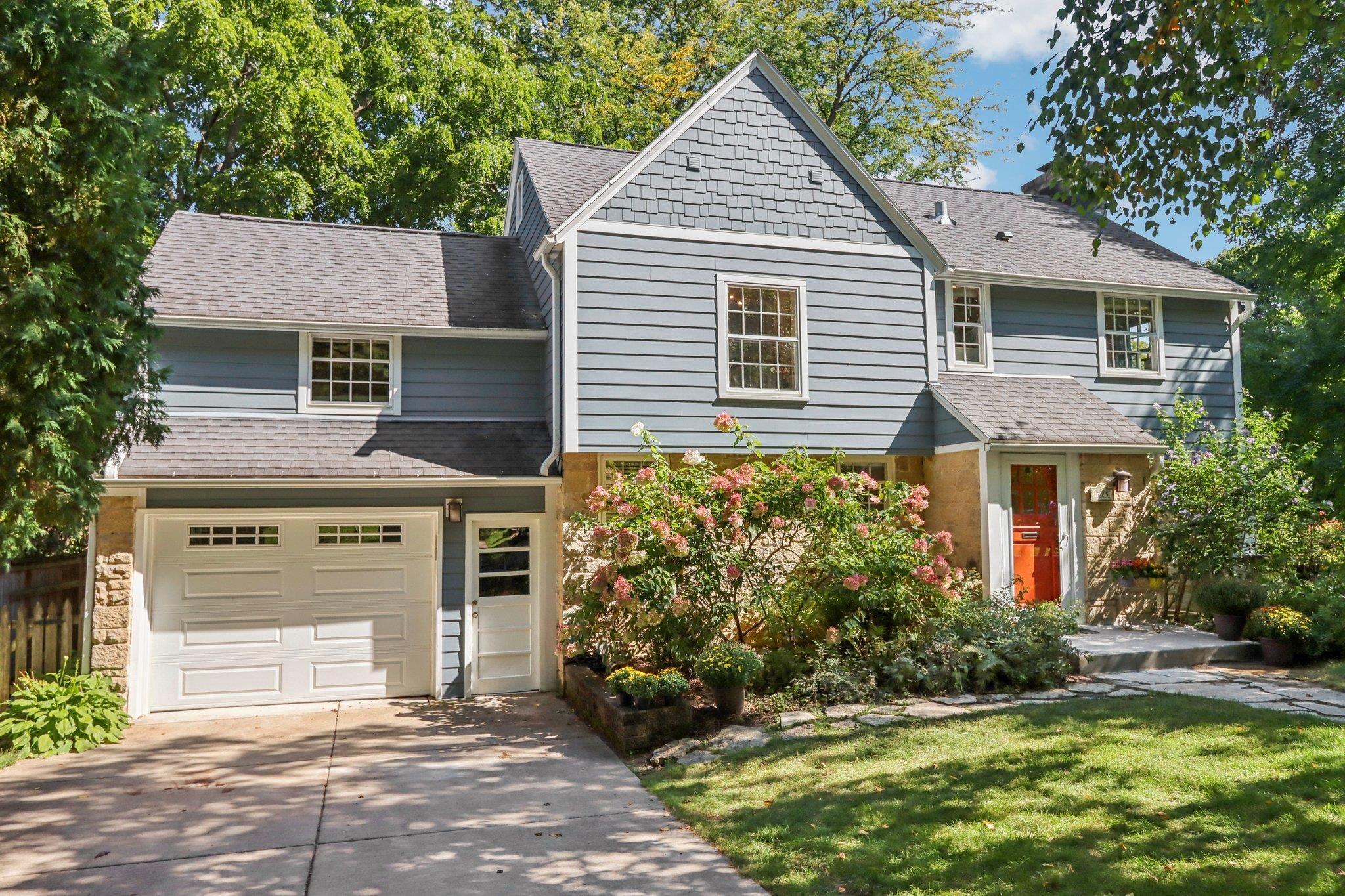 725 Seneca Place
