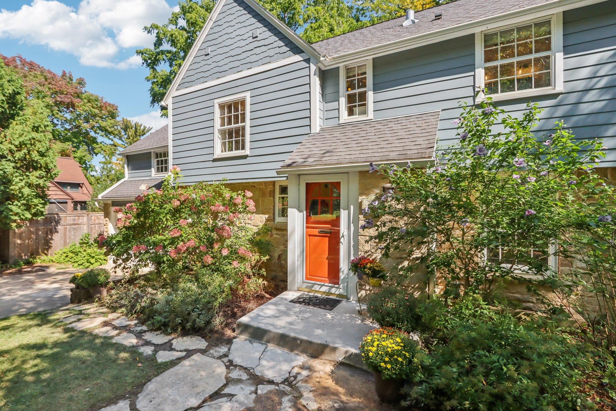 725 Seneca Place