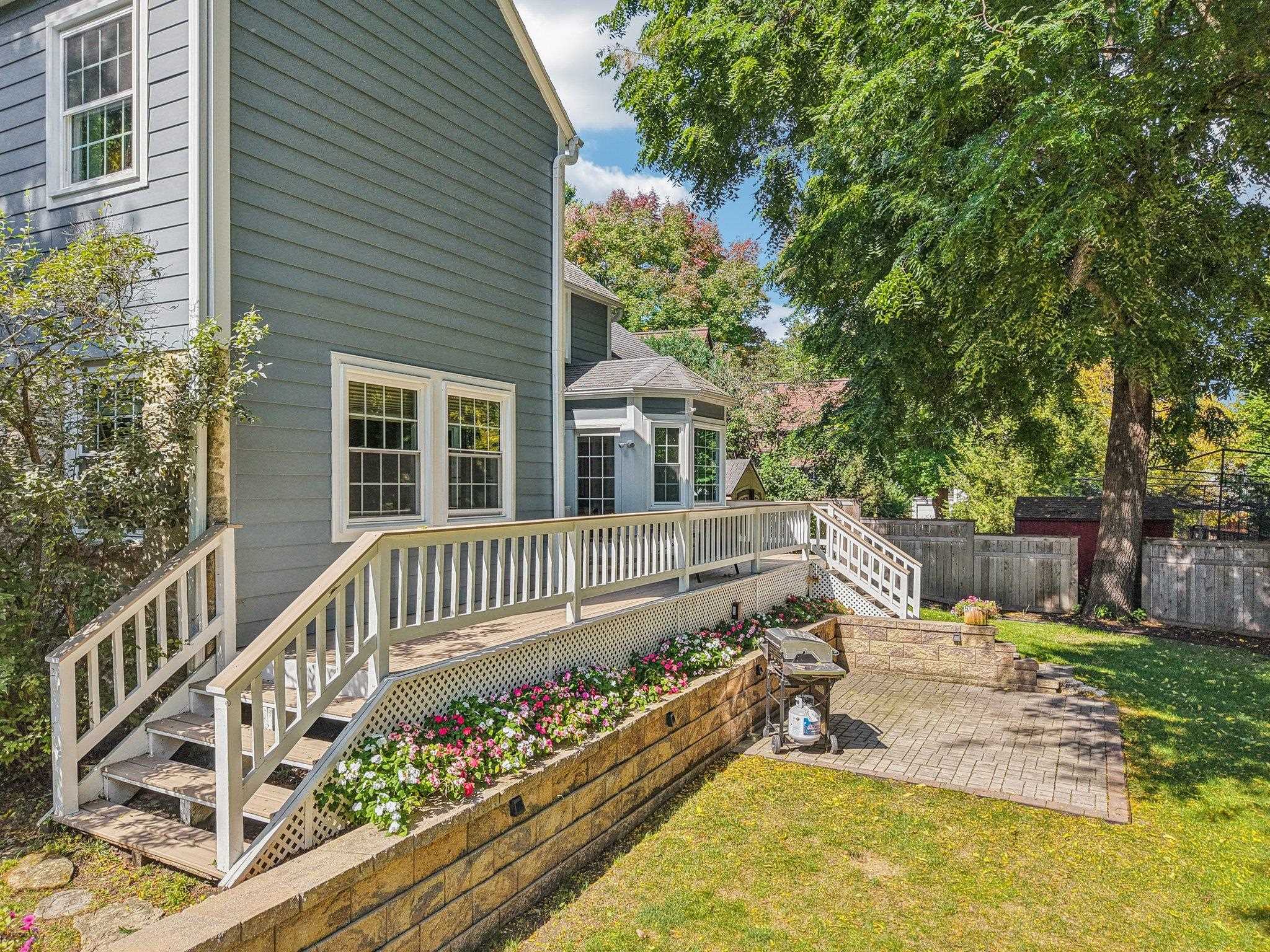 725 Seneca Place