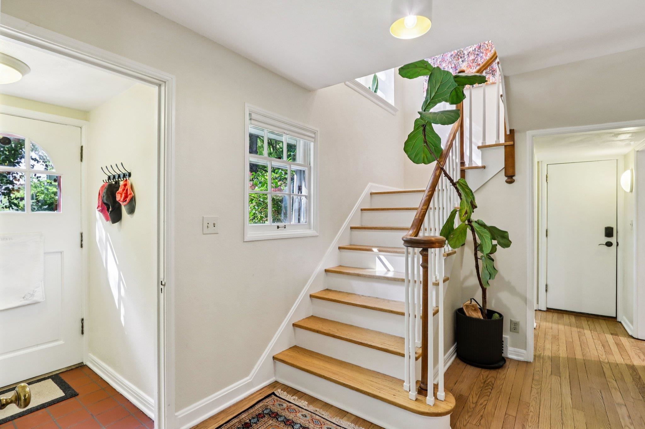 725 Seneca Place