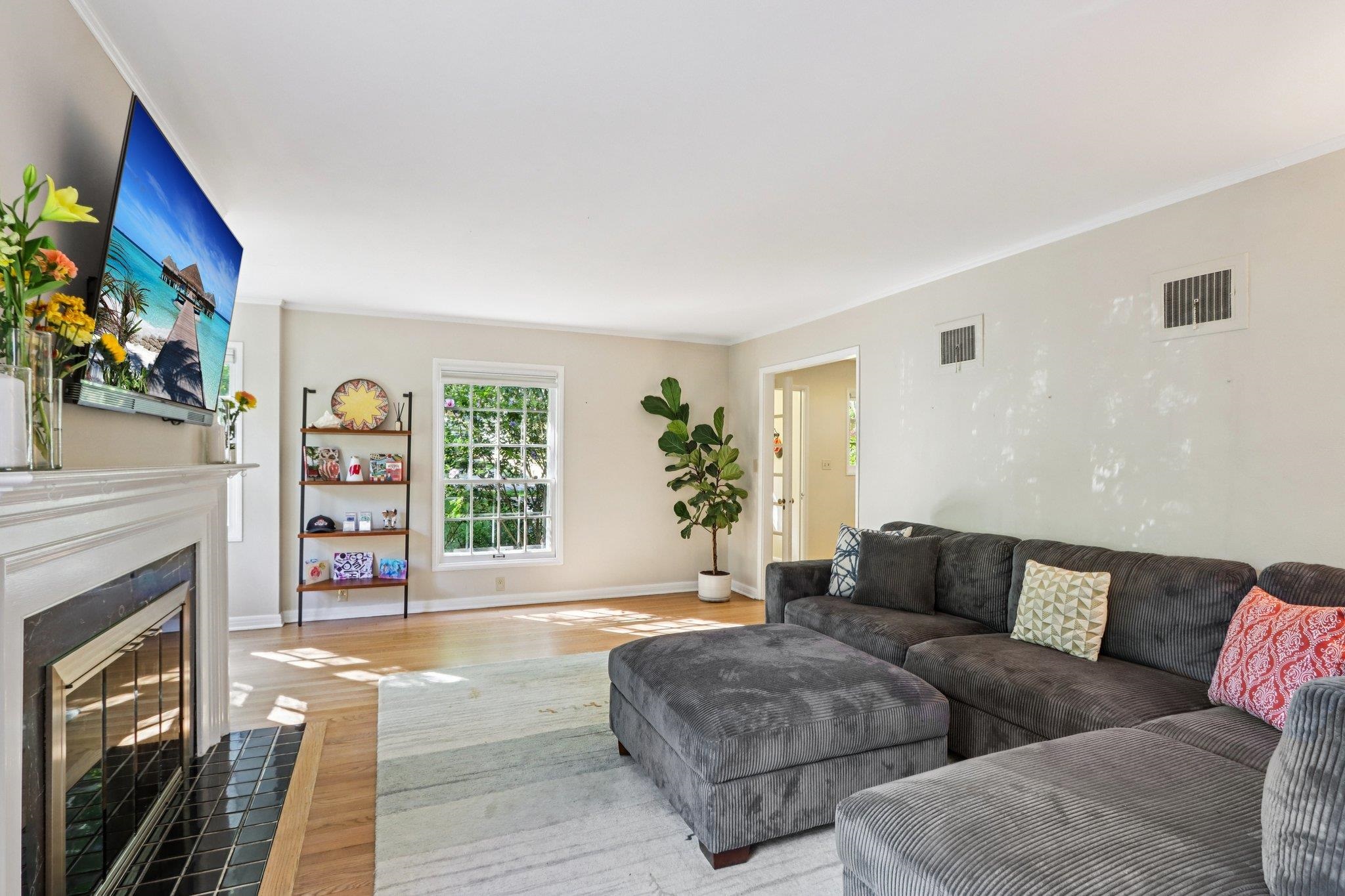725 Seneca Place