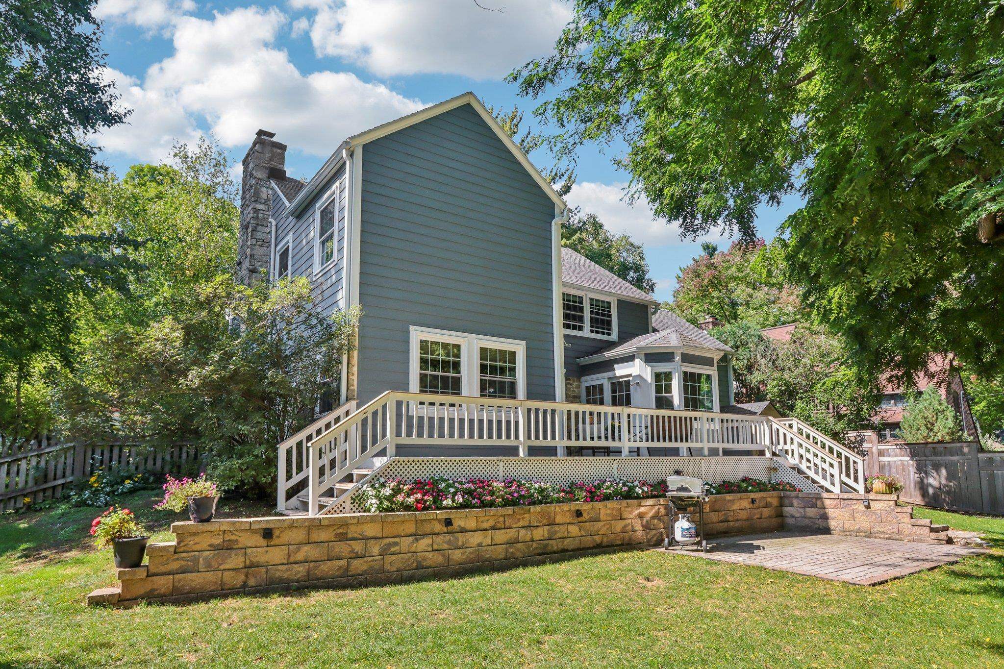 725 Seneca Place