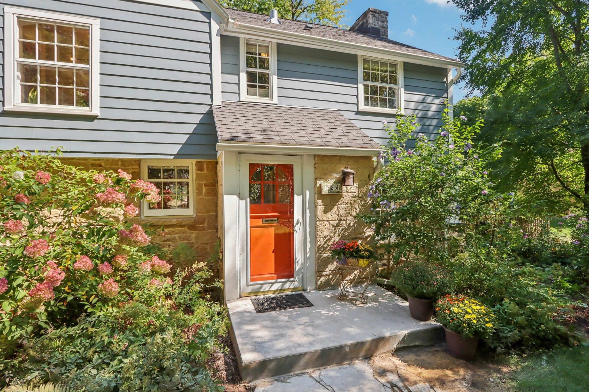 725 Seneca Place