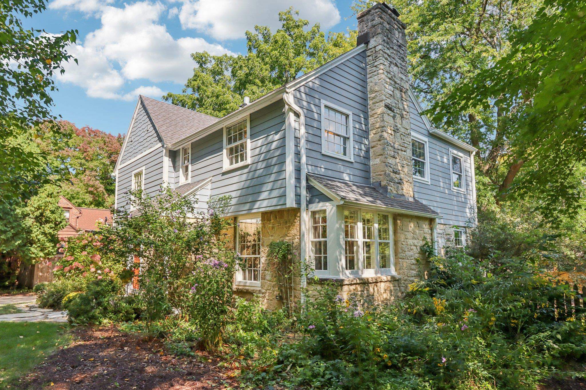 725 Seneca Place
