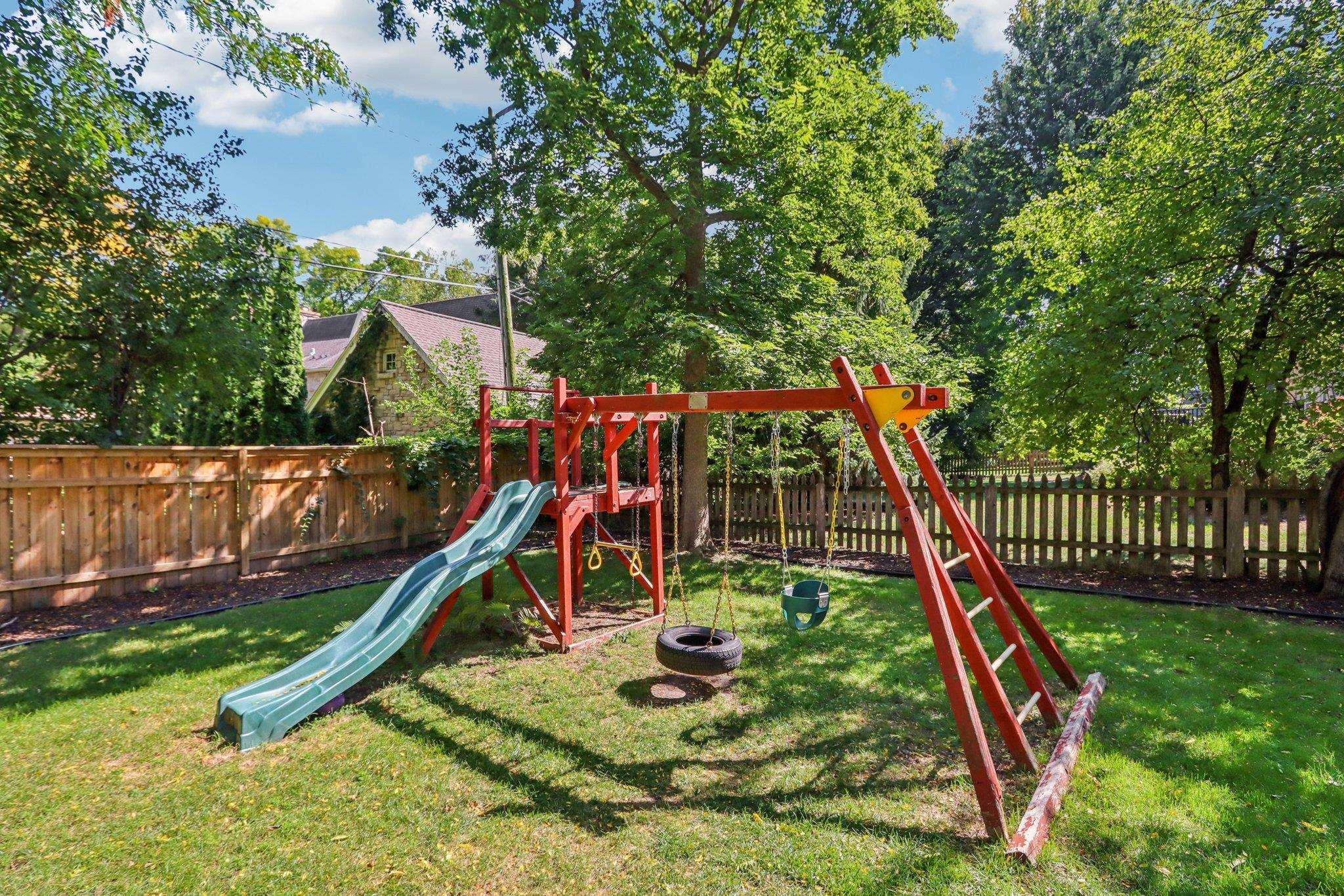 725 Seneca Place