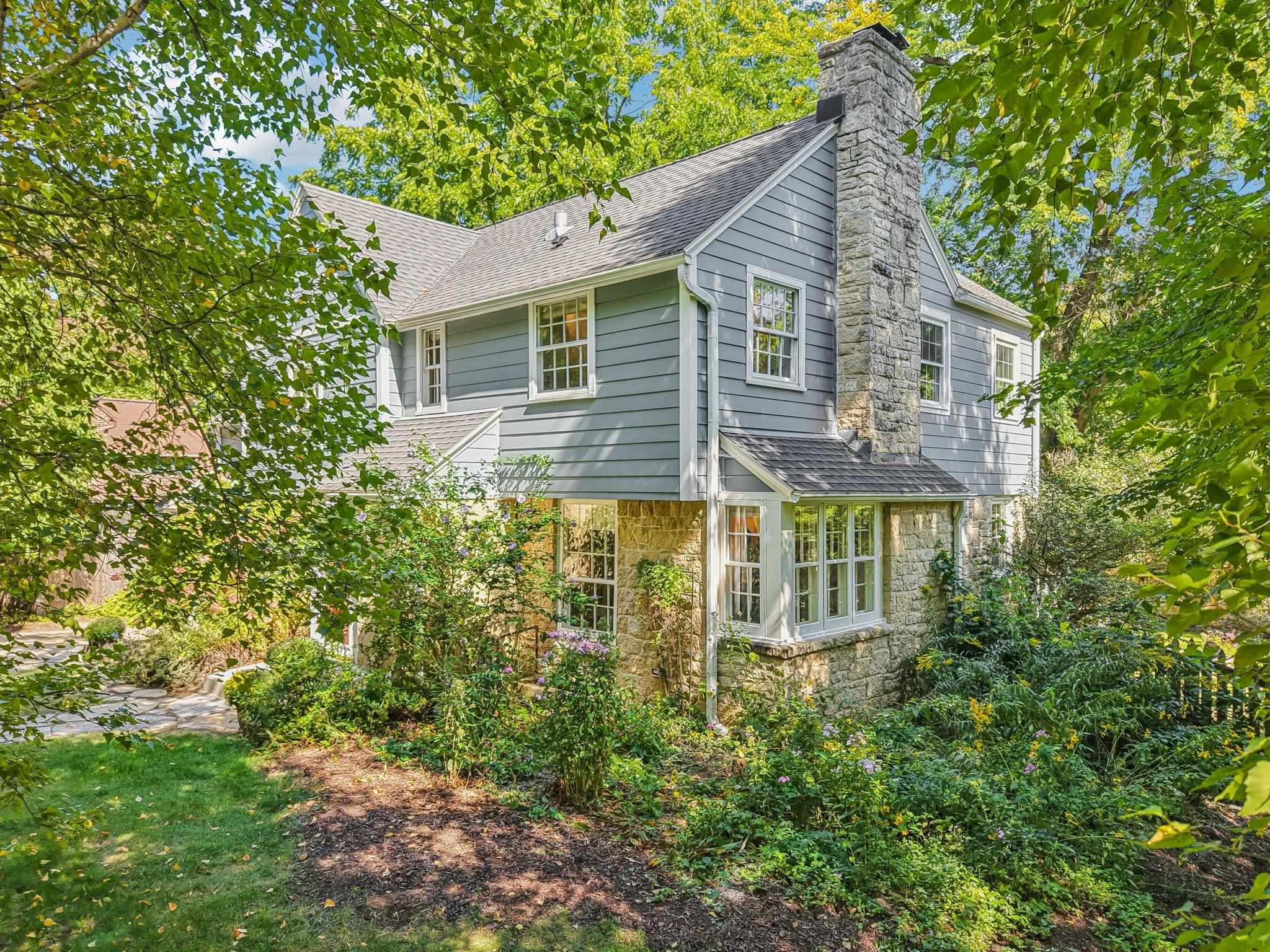 725 Seneca Place