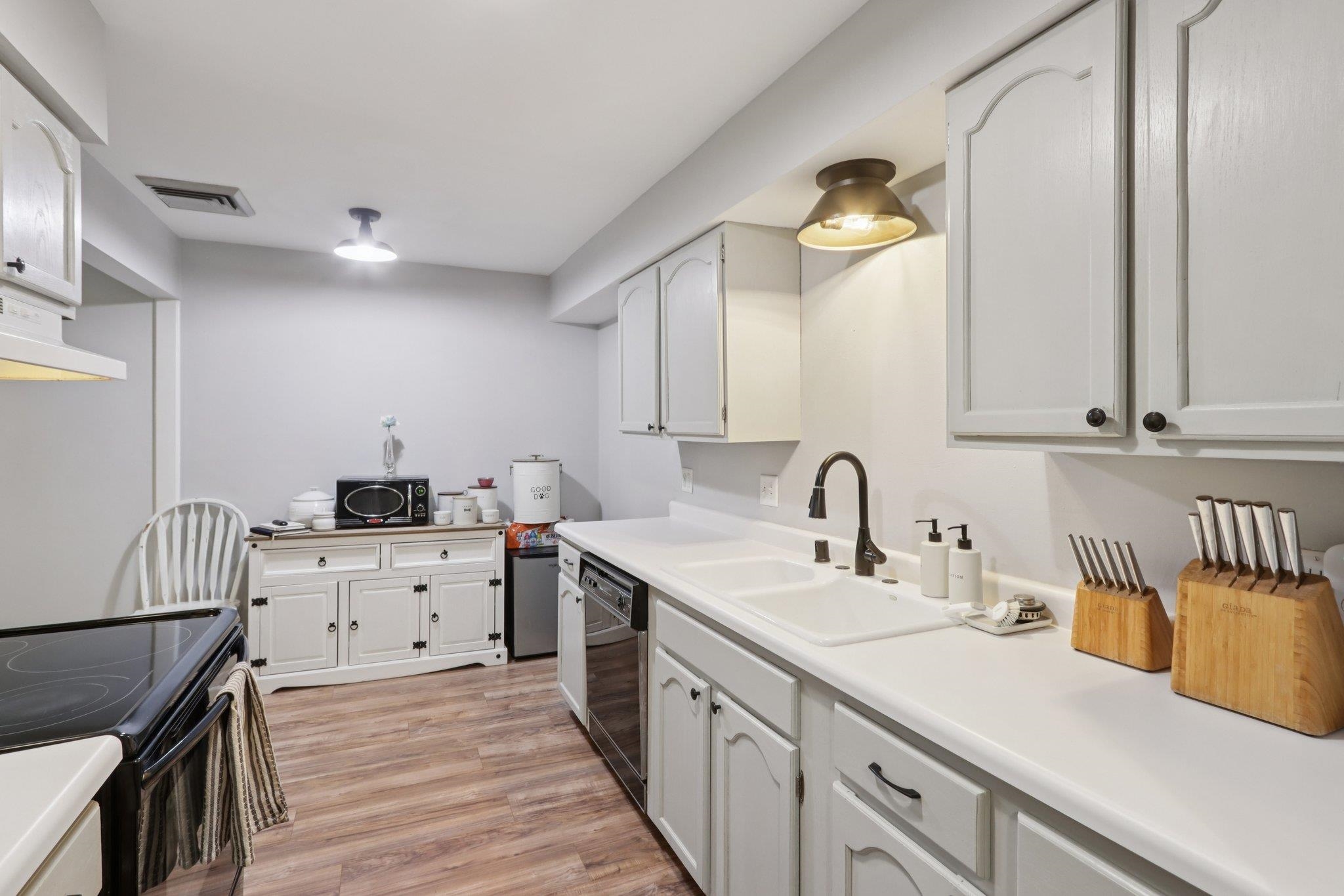 5506 Century Avenue 1