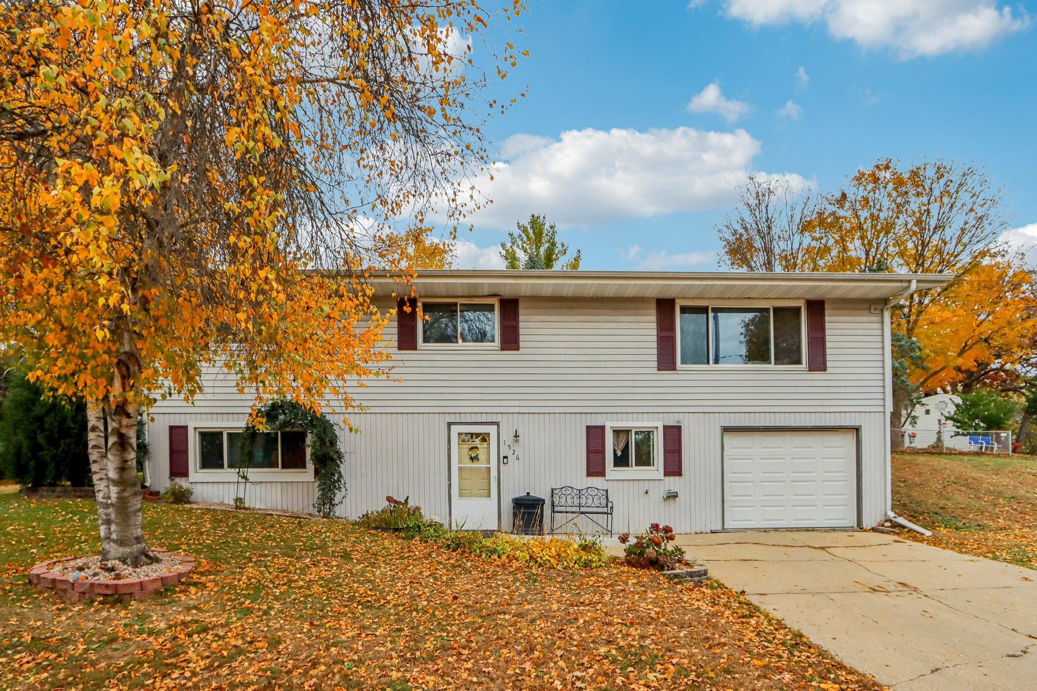 1526 Manor Drive