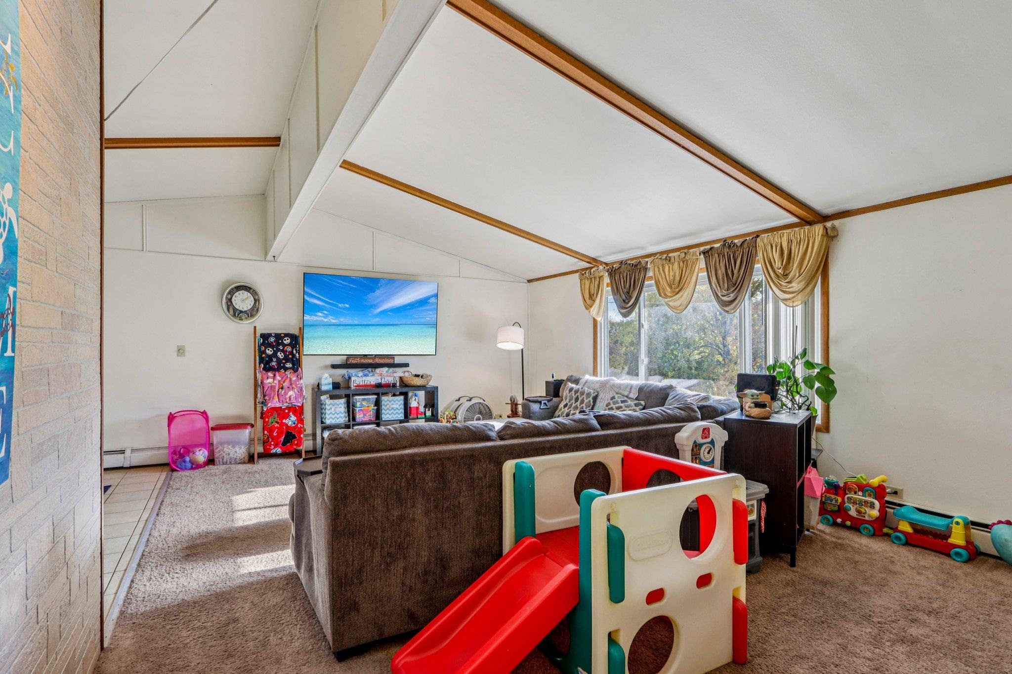1526 Manor Drive