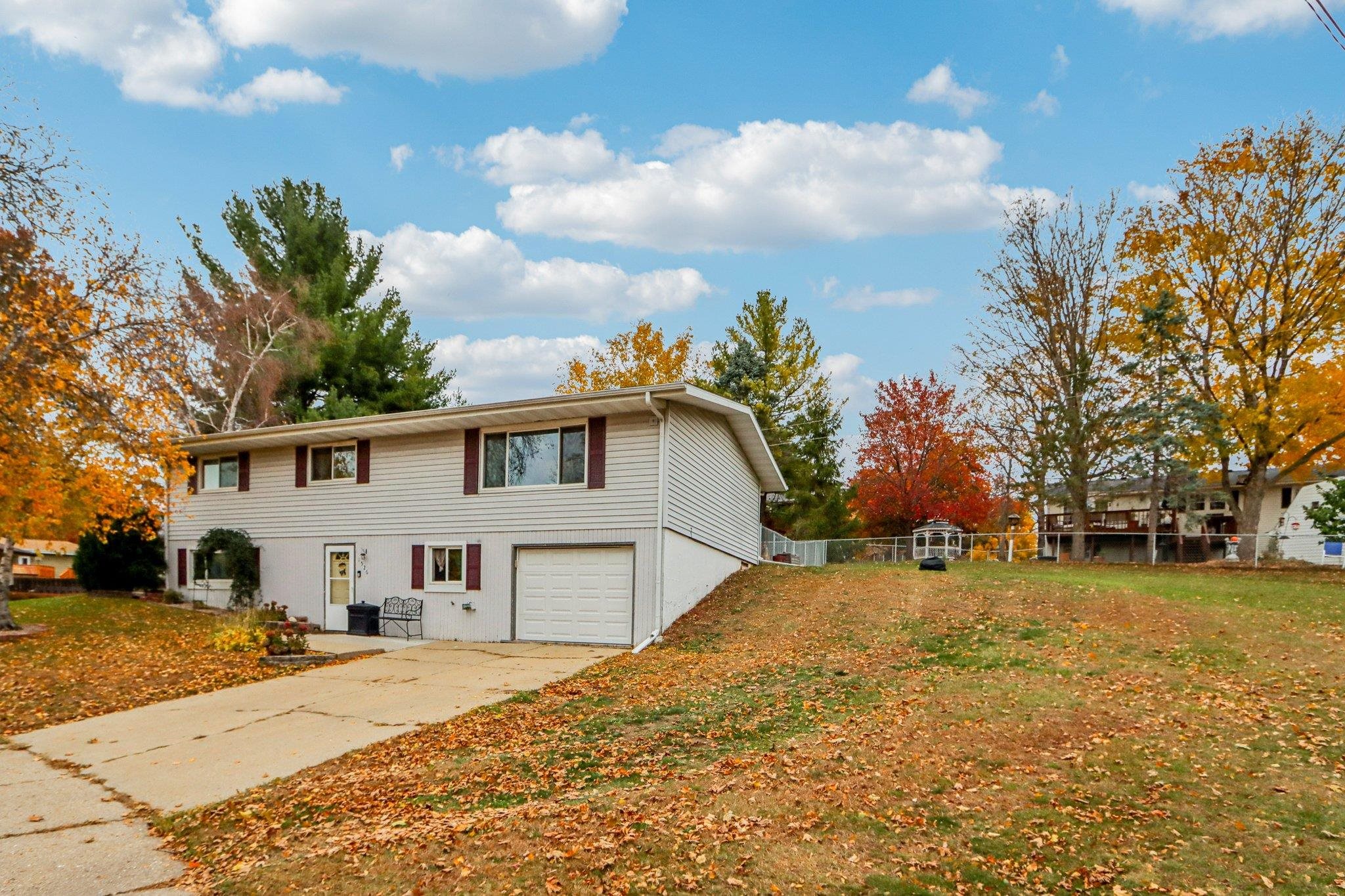 1526 Manor Drive