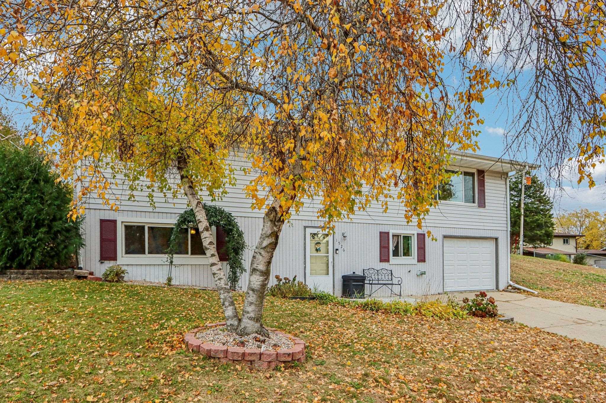 1526 Manor Drive