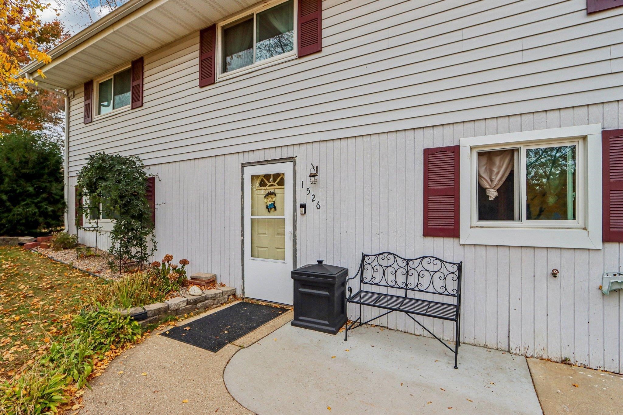 1526 Manor Drive