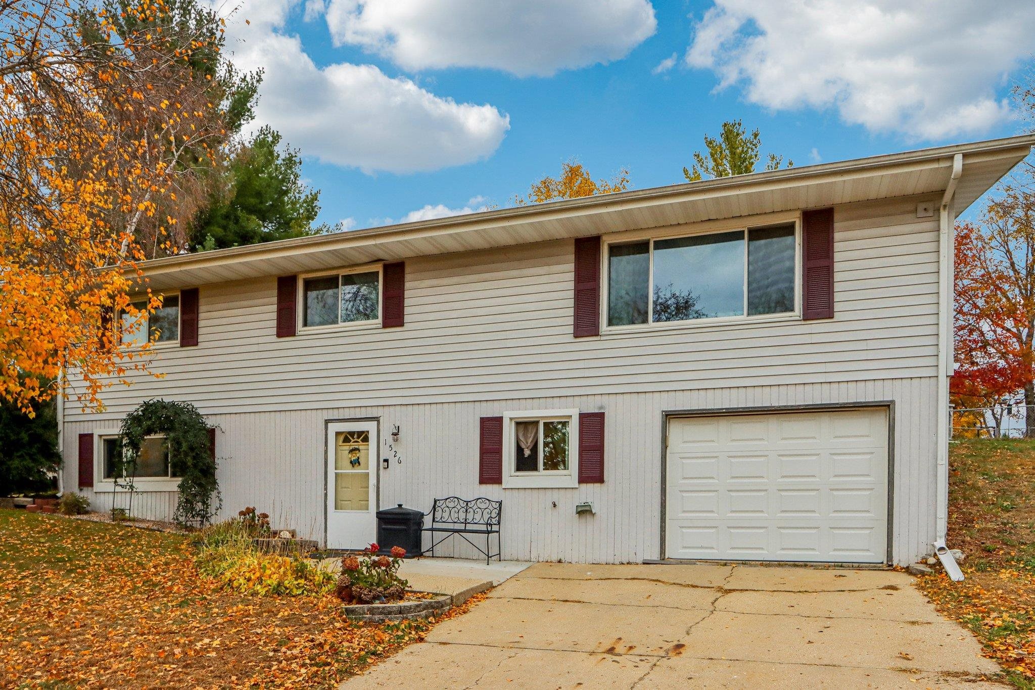 1526 Manor Drive